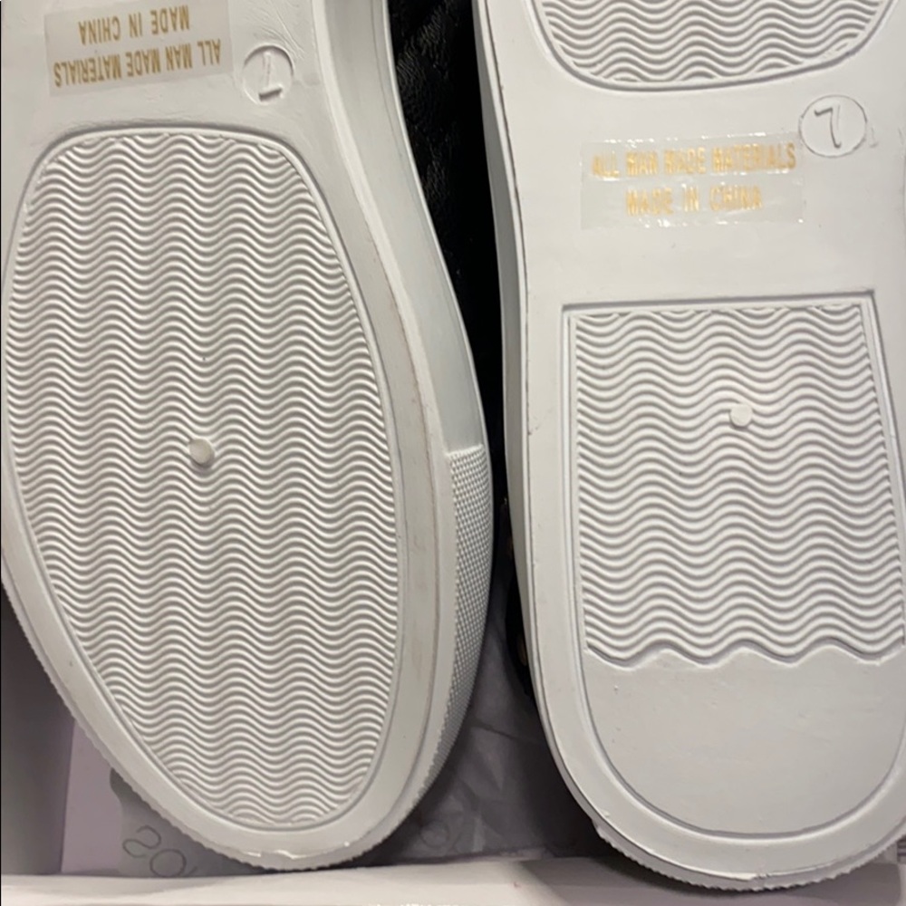 *ONLY 2 LEFT*  Quilted Zipper High Top Sneakers - Picture 10 of 10